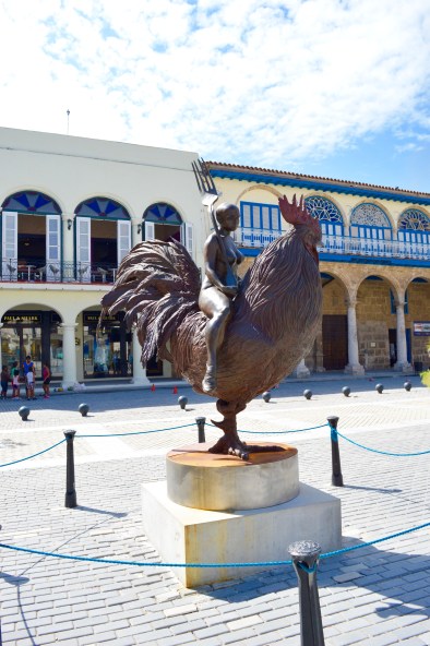 Statue by Roberto Fabelo called Viaje fantastico