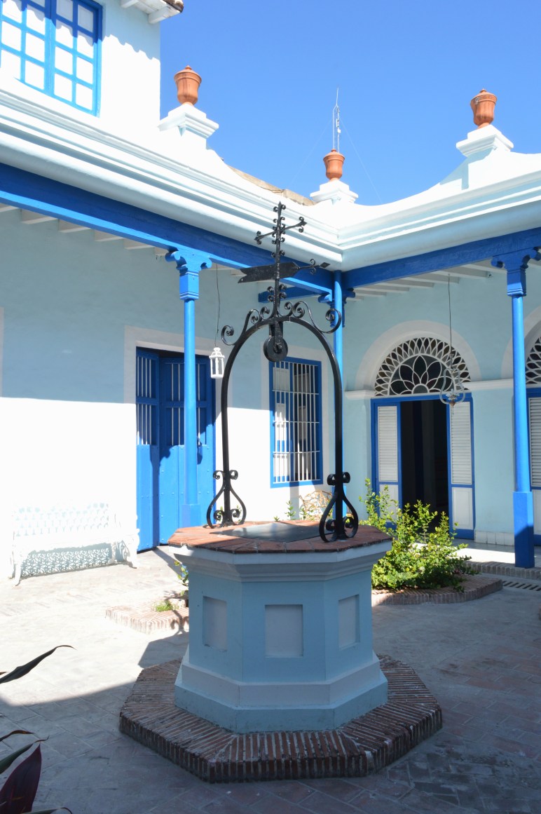 Courtyard of Casa de Diego Velazquez, Santiago de Cuba, Cuba 1.jpg